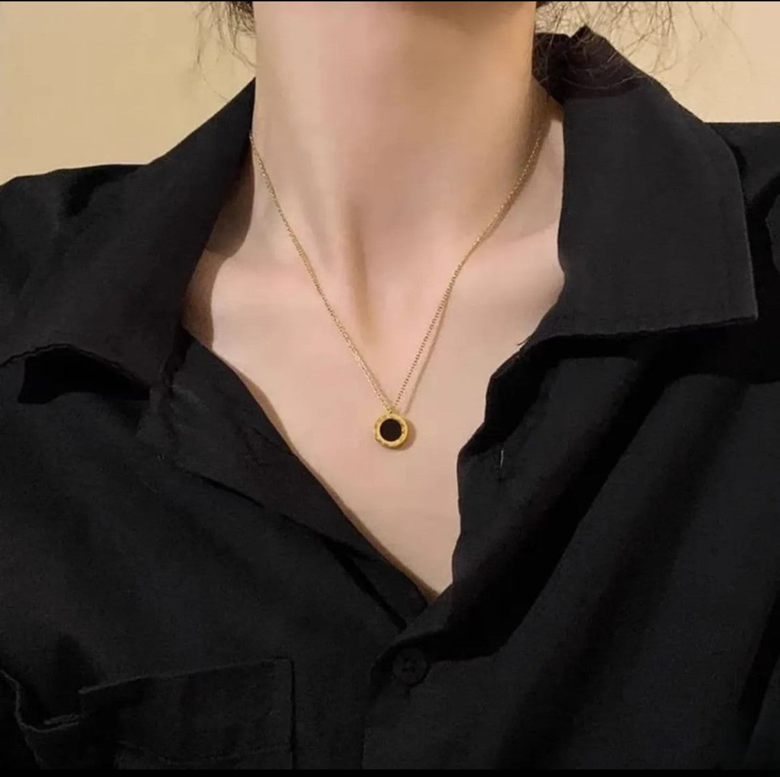 Roman Elegance Pendant Necklace – Rose Gold & Midnight Black