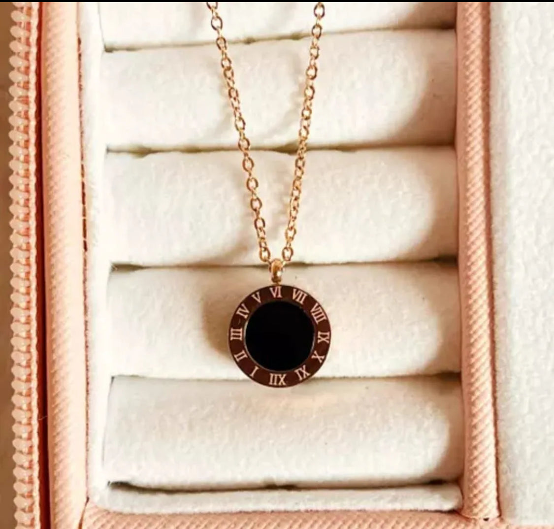 Roman Elegance Pendant Necklace – Rose Gold & Midnight Black
