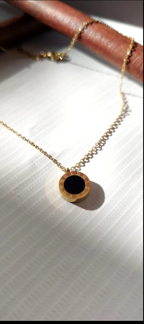 Roman Elegance Pendant Necklace – Rose Gold & Midnight Black
