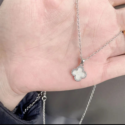 Elegant Gold Clover Pendant Necklace – Minimalist Luxury Charm