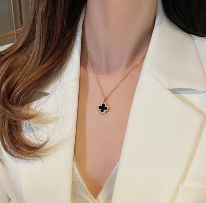 Elegant Gold Clover Pendant Necklace – Minimalist Luxury Charm