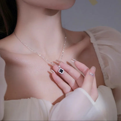 Elegant Gold Clover Pendant Necklace – Minimalist Luxury Charm