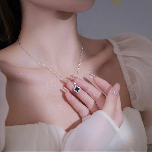 Elegant Gold Clover Pendant Necklace – Minimalist Luxury Charm