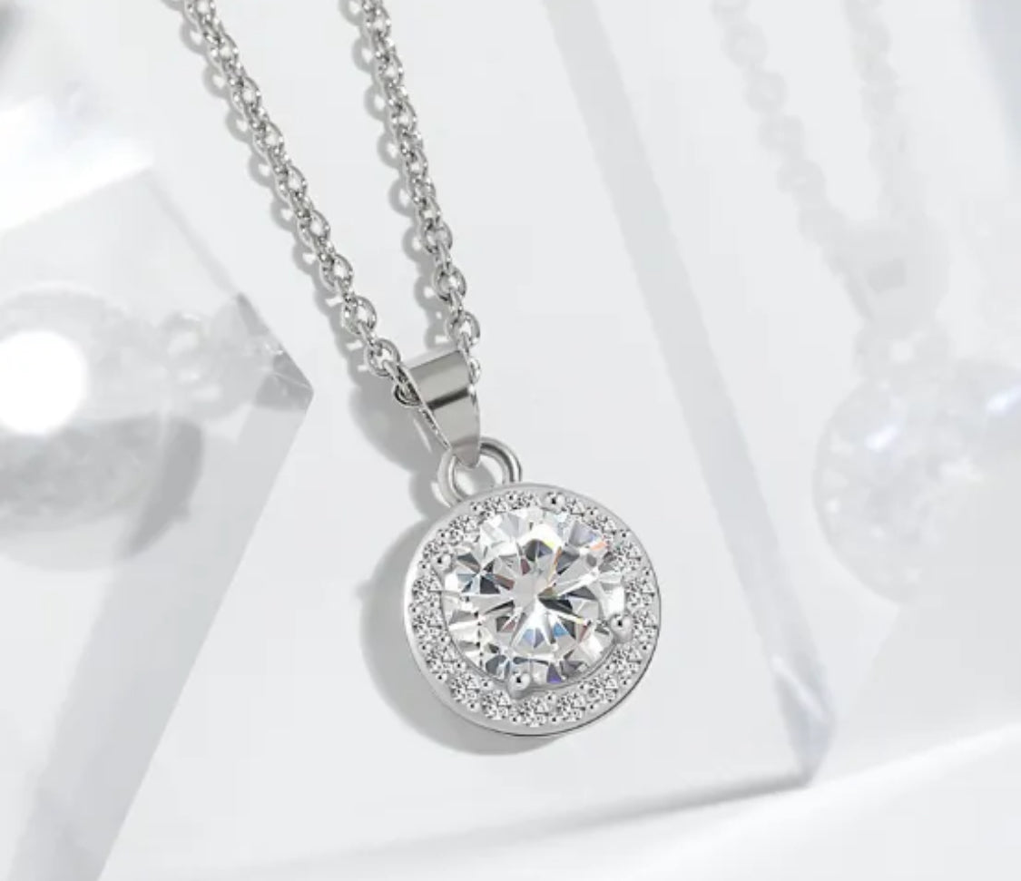 Elegant Round Crystal Pendant Necklace – Silver Shine