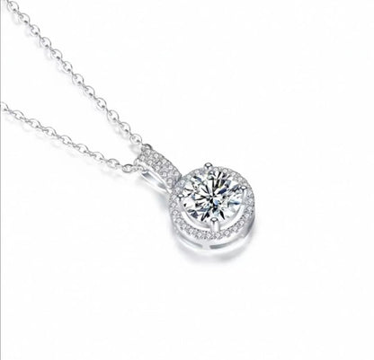 Elegant Round Crystal Pendant Necklace – Silver Shine